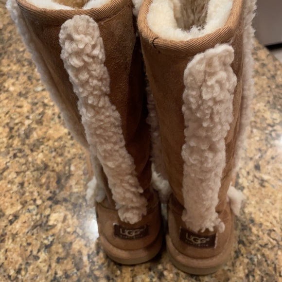 UGGs authentic girls size 2 - Picture 3 of 7